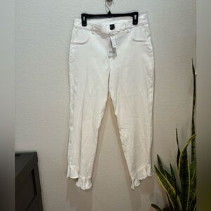 NWT- HUE White Jegging with Ruffle Detail on Cuff